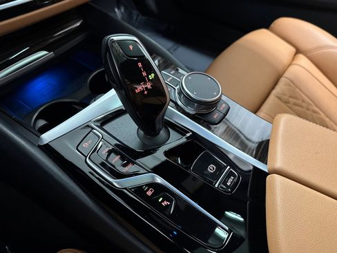 Certified 2023 BMW 530e w/ Convenience Package image 18