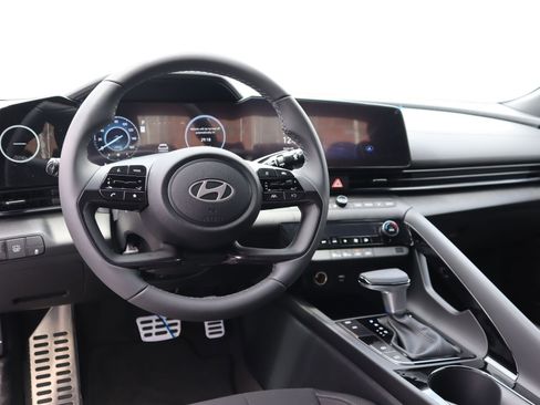 New 2025 Hyundai Elantra SEL FWD image 9