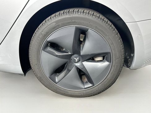 Used 2018 Tesla Model 3 Long Range image 11