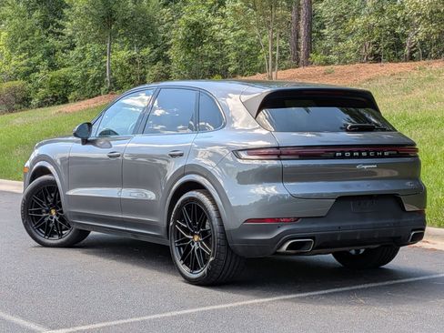 Certified 2024 Porsche Cayenne AWD/4WD image 3