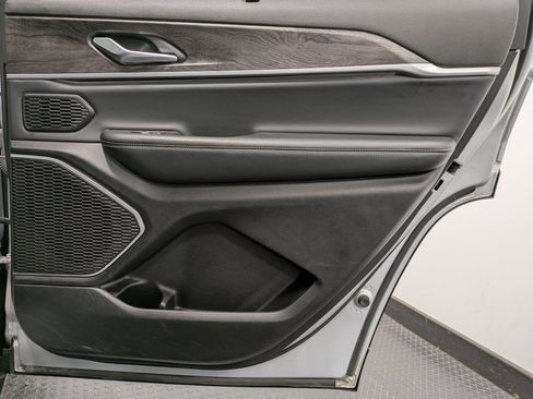 Used 2022 Jeep Grand Cherokee L Limited w/ Luxury Tech Group II image 24