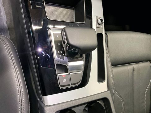 Used 2025 Audi Q5 2.0T Premium w/ Convenience Plus Package image 19