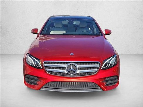 Used 2017 Mercedes-Benz E 300 4MATIC image 2