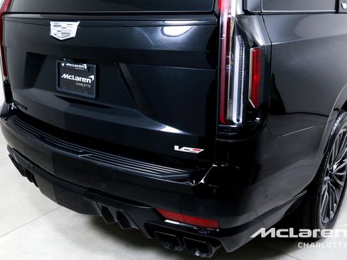 Used 2024 Cadillac Escalade V w/ LPO, ONYX Package AWD/4WD image 46