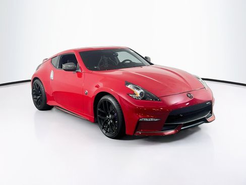 Used 2017 Nissan 370Z NISMO RWD image 3