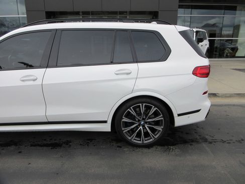 Used 2021 BMW X7 M50i image 4