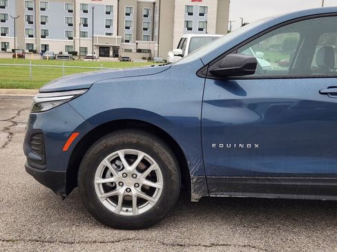 Used 2024 Chevrolet Equinox LS w/ LS Convenience Package FWD image 4