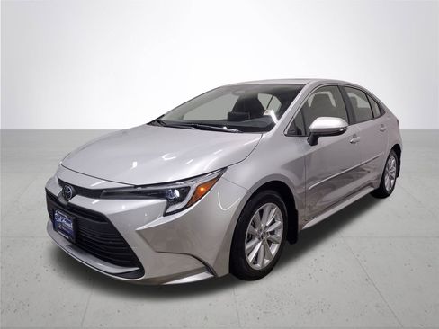Used 2026 Toyota Corolla XLE image 2