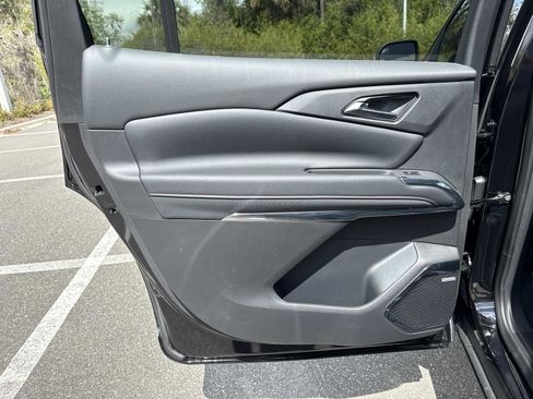 New 2026 Chevrolet Traverse Z71 w/ Enhanced Driving Package image 9