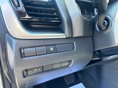 Used 2022 Nissan Rogue SV FWD image 15