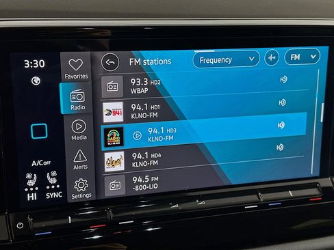 Used 2025 Volkswagen Atlas Cross Sport SE image 19