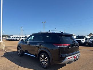 Used 2022 Nissan Pathfinder Platinum w/ Cargo Package video 2