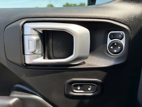 Used 2019 Jeep Wrangler Unlimited Sport S AWD/4WD image 26