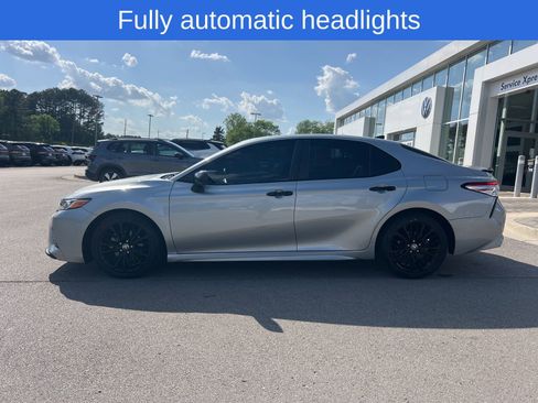 Used 2020 Toyota Camry SE FWD image 9