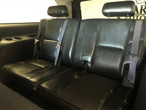 Used 2011 Cadillac Escalade ESV Premium AWD/4WD image 27