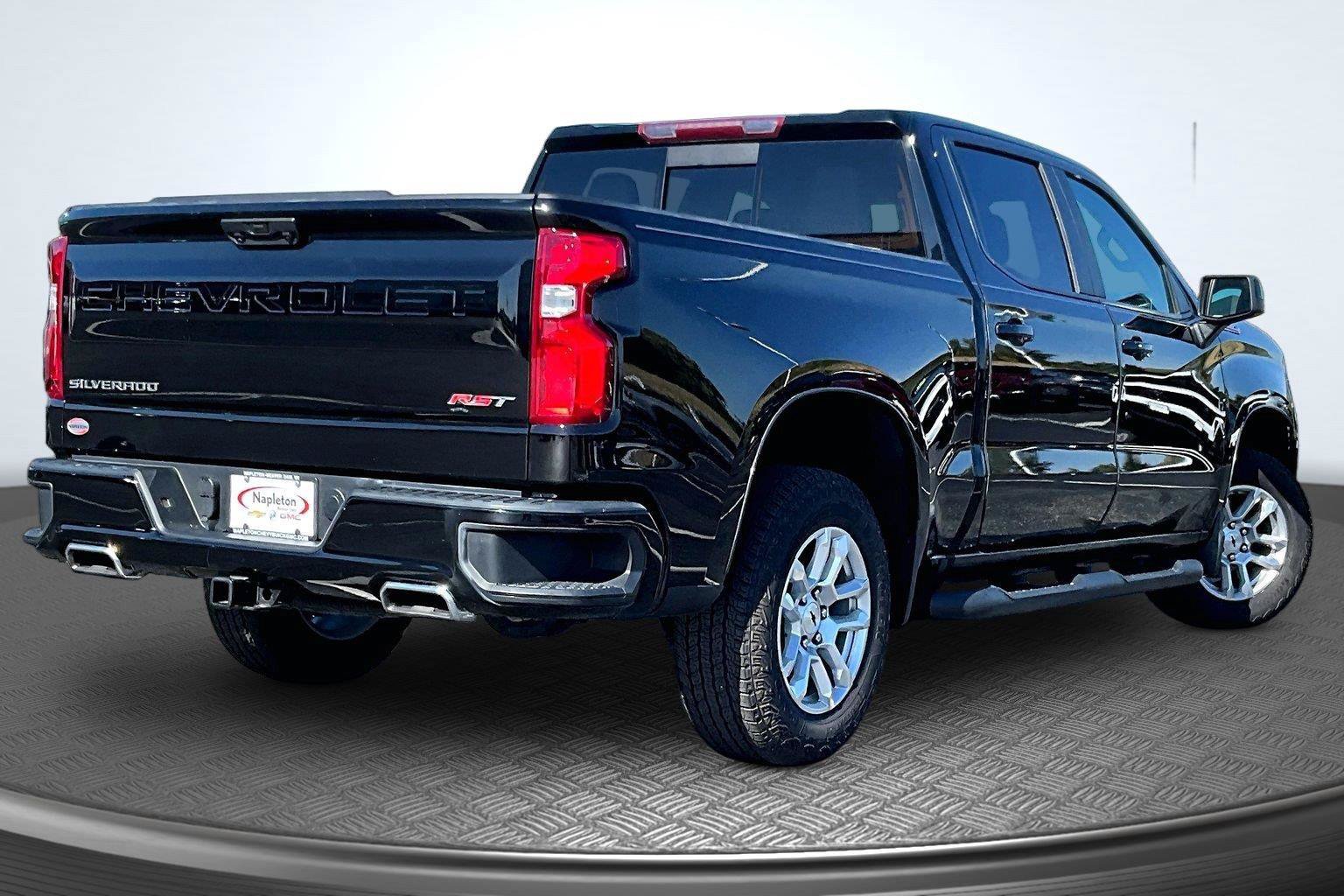 Used 2024 Chevrolet Silverado 1500 RST w/ Convenience Package II AWD/4WD image 2