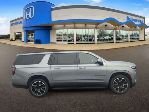 Used 2023 Chevrolet Suburban RST image 9