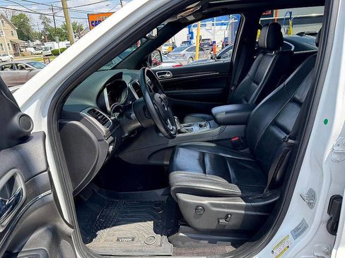 Used 2018 Jeep Grand Cherokee Limited image 12