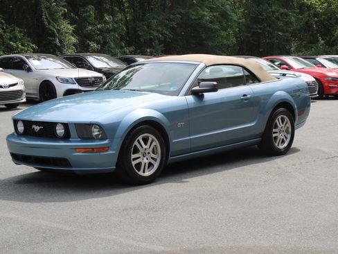 Used 2006 Ford Mustang GT RWD image 3