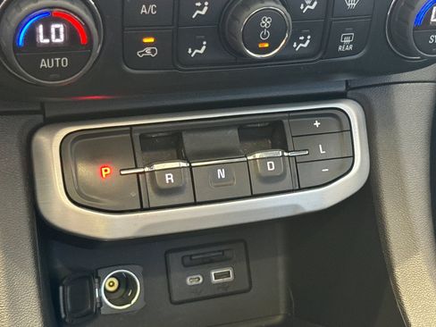 Used 2023 GMC Acadia SLT w/ Technology Package AWD/4WD image 28