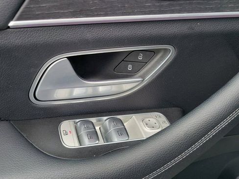 Used 2025 Mercedes-Benz GLE 350 4MATIC image 17