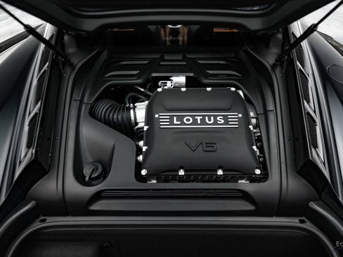 Used 2025 Lotus Emira RWD image 97