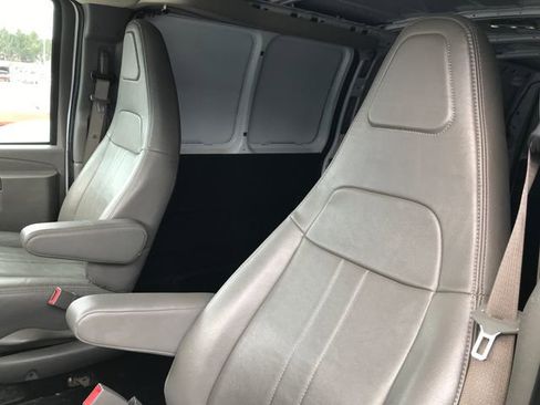 Used 2024 GMC Savana 2500 Extended w/ Driver Convenience Package image 4