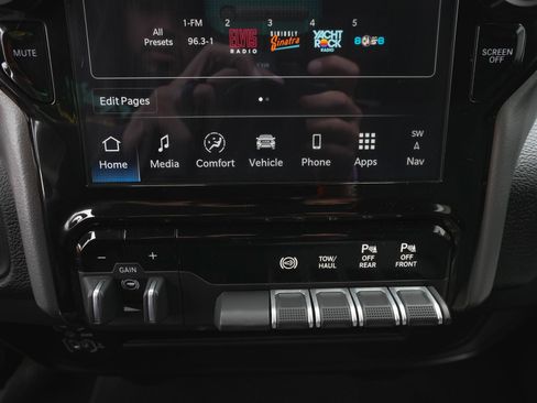 Used 2025 RAM 2500 Big Horn AWD/4WD image 24