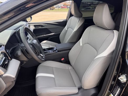 Used 2025 Toyota Camry SE image 27