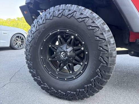 Used 2017 Jeep Wrangler Unlimited Rubicon w/ Max Tow Package AWD/4WD image 7