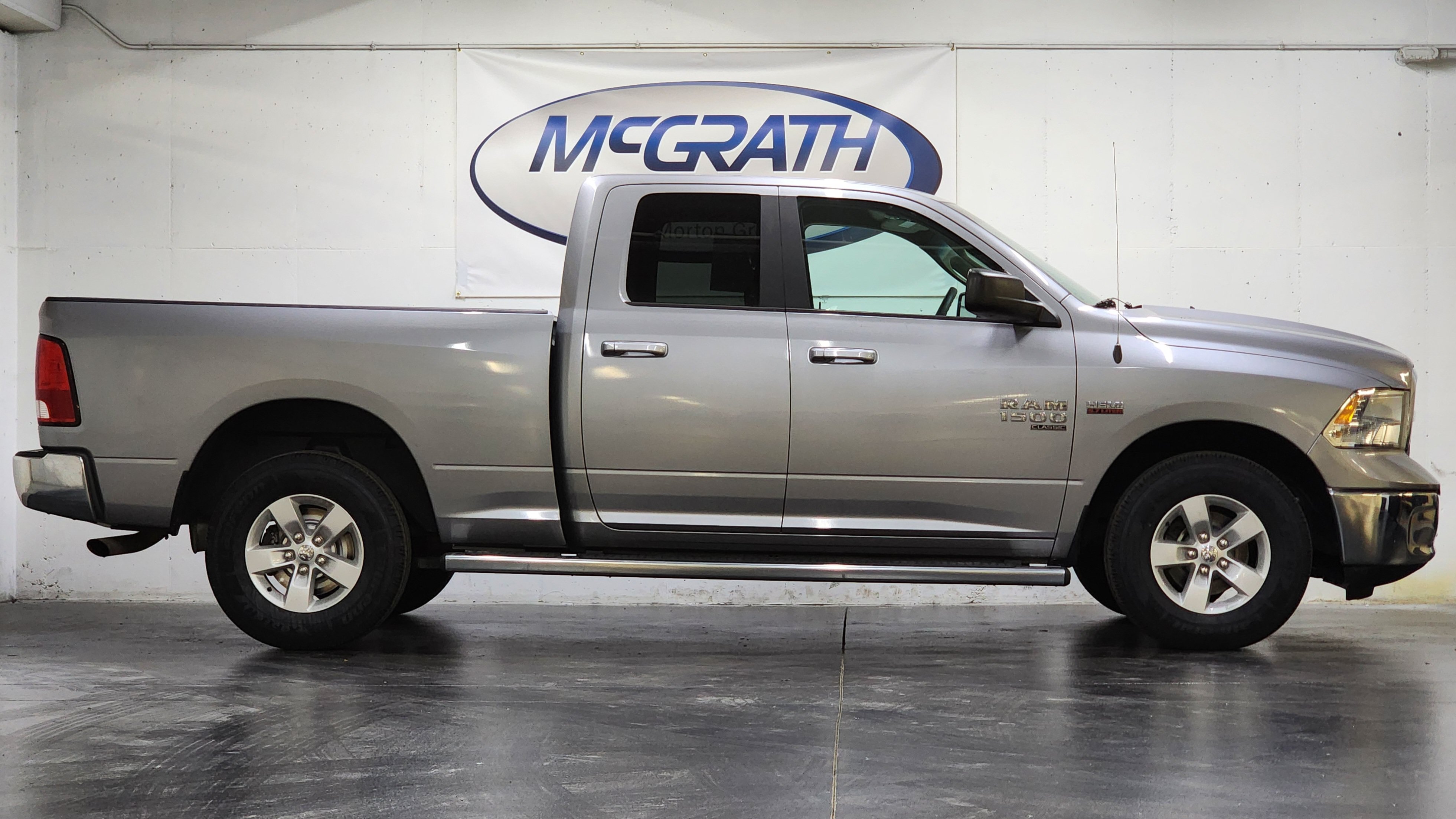 Used 2019 RAM 1500 Classic SLT AWD/4WD image 5