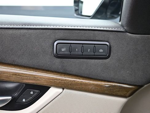 Used 2020 Cadillac Escalade Luxury AWD/4WD image 23