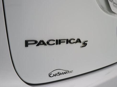 Used 2020 Chrysler Pacifica Touring w/ S Appearance Package image 30