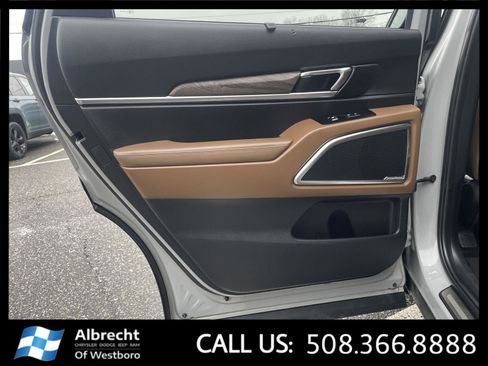Used 2022 Kia Telluride SX w/ SX Prestige Package image 14
