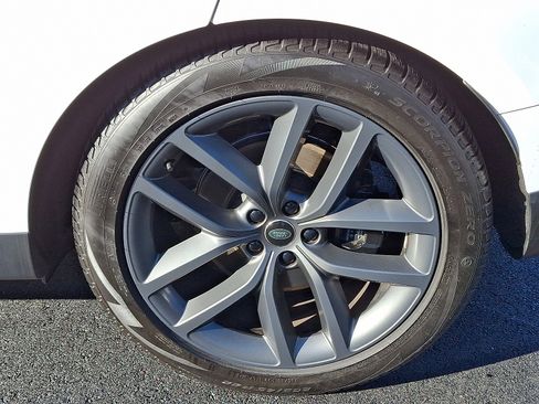 Used 2024 Land Rover Range Rover Sport SE image 10