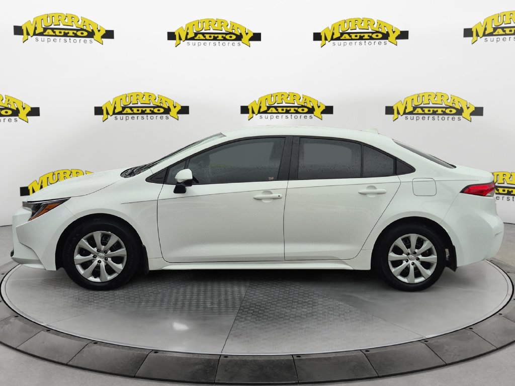 Used 2025 Toyota Corolla LE FWD image 2