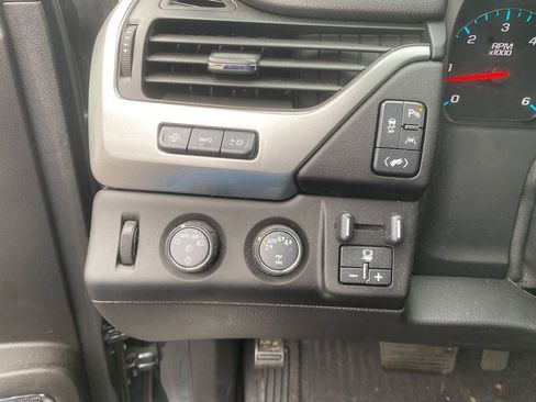 Used 2020 Chevrolet Suburban Premier image 14