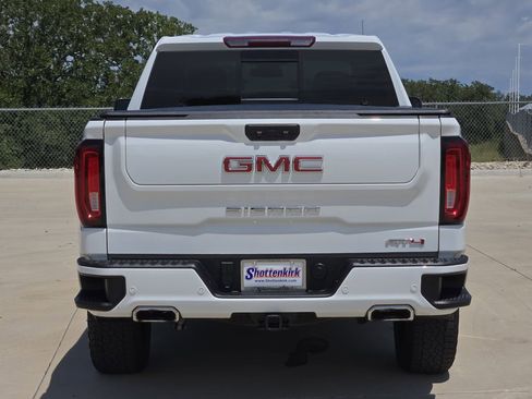 Used 2024 GMC Sierra 1500 AT4 w/ AT4 Premium Package AWD/4WD image 8