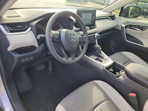 Used 2020 Toyota RAV4 XLE image 19
