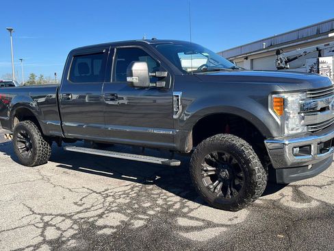Used 2017 Ford F250 Lariat w/ Lariat Value Package image 6