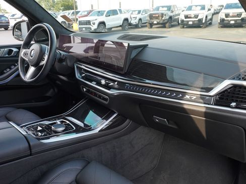 Used 2024 BMW X7 xDrive40i w/ M Sport Package AWD/4WD image 25