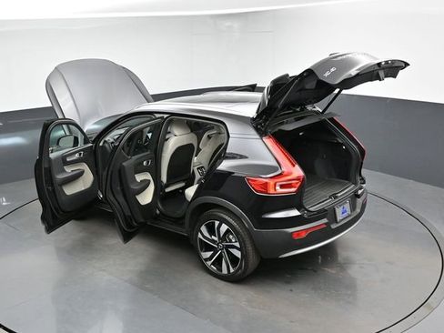 Used 2023 Volvo XC40 B4 Ultimate w/ Protection Package Premier FWD image 52