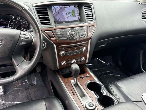 Used 2018 Nissan Pathfinder Platinum image 25