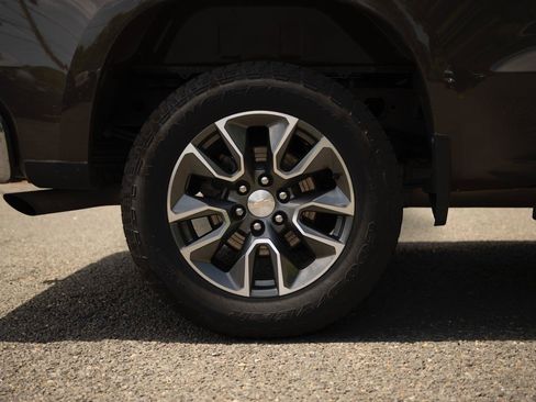 Used 2023 Chevrolet Silverado 1500 LT AWD/4WD image 21