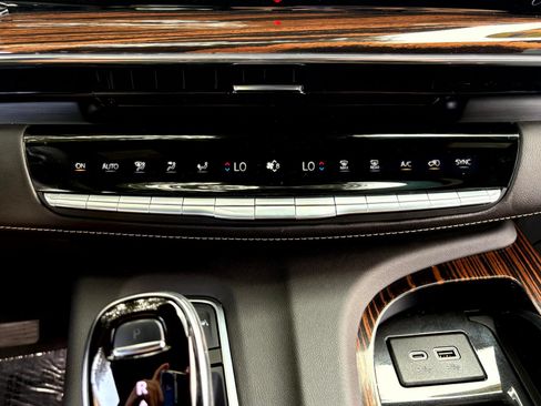 Certified 2024 Cadillac Escalade ESV Premium Luxury RWD image 25