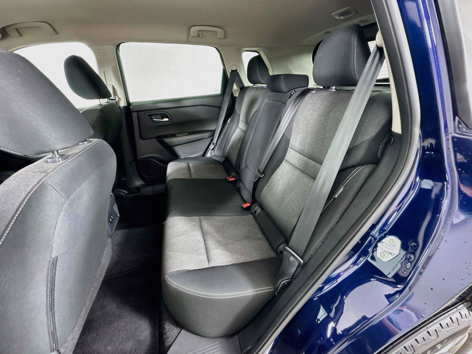 Used 2025 Nissan Rogue SV FWD image 22