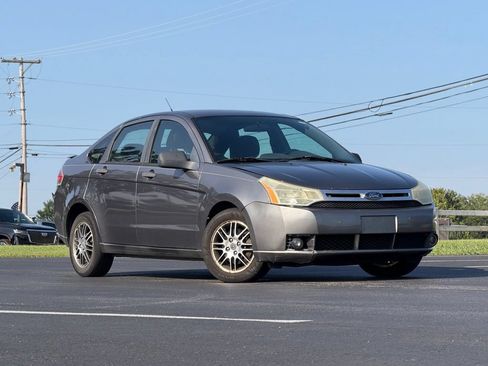 Used 2010 Ford Focus SE FWD image 1