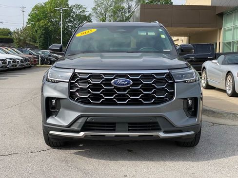 Used 2025 Ford Explorer Platinum w/ LUX Leather Package AWD/4WD image 2