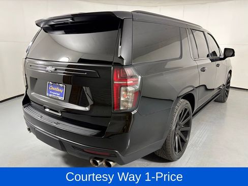 Used 2024 Chevrolet Suburban High Country AWD/4WD image 11