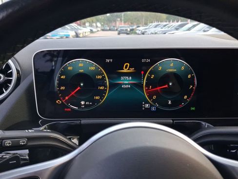 Used 2021 Mercedes-Benz GLA 250 4MATIC image 20
